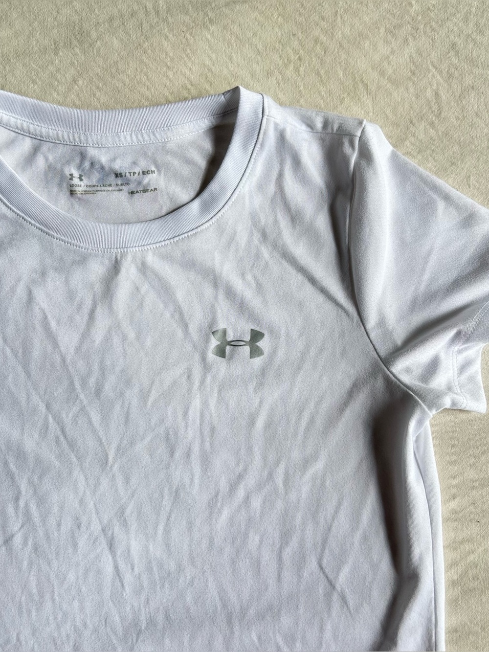 Under Armor XS Loose White HeatGear Tshirt